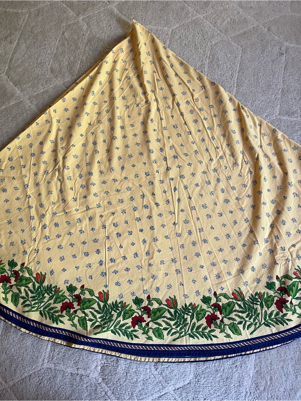 Williams Sonoma Nappe Provence Round Tablecloth